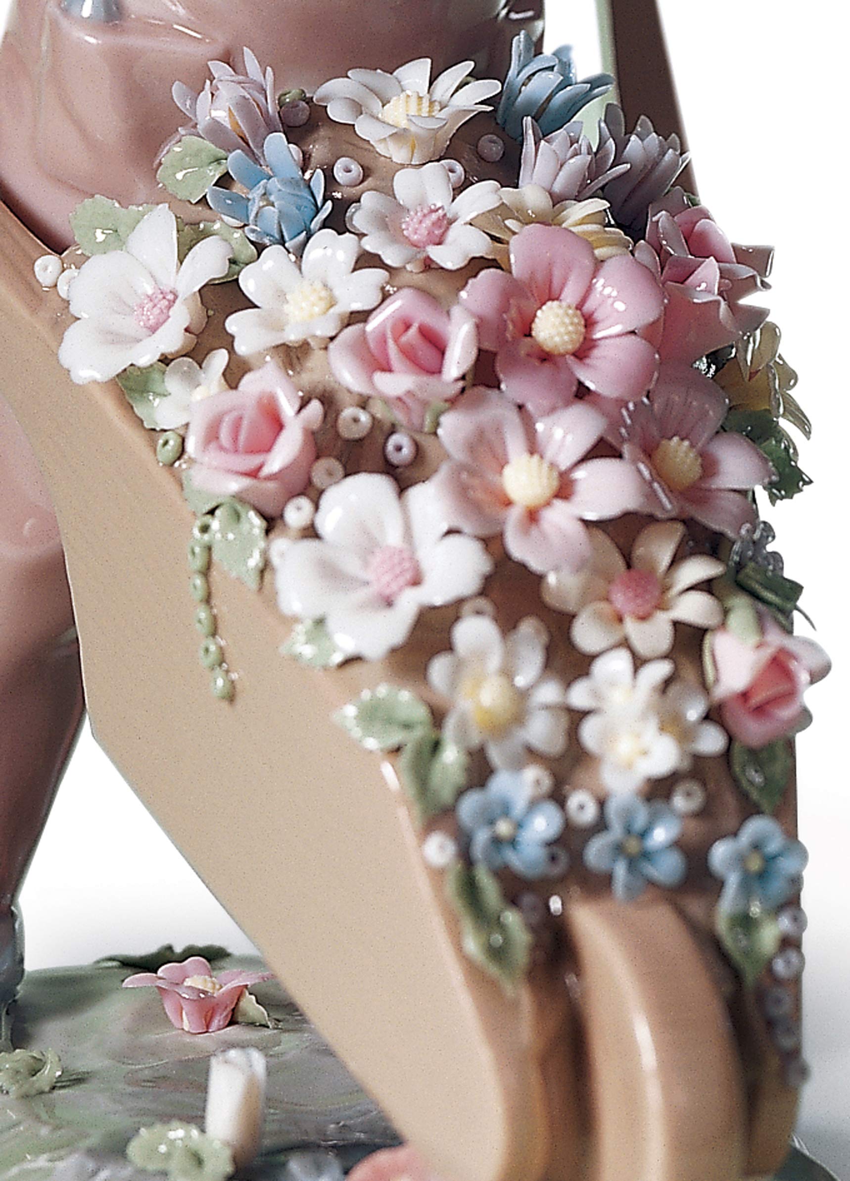 Amazon.com: LLADRÓ Wheelbarrow with Flowers Boy Figurine